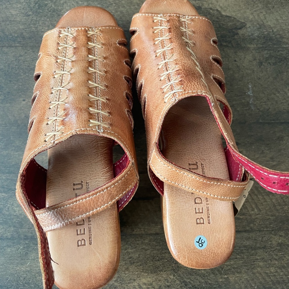 New BedStu wedges with tag